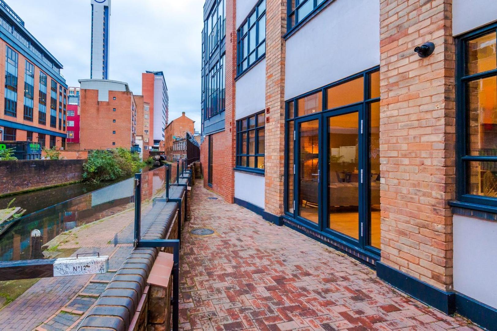 Wifi | 2bedrooms | 10min Away To Major Attractions