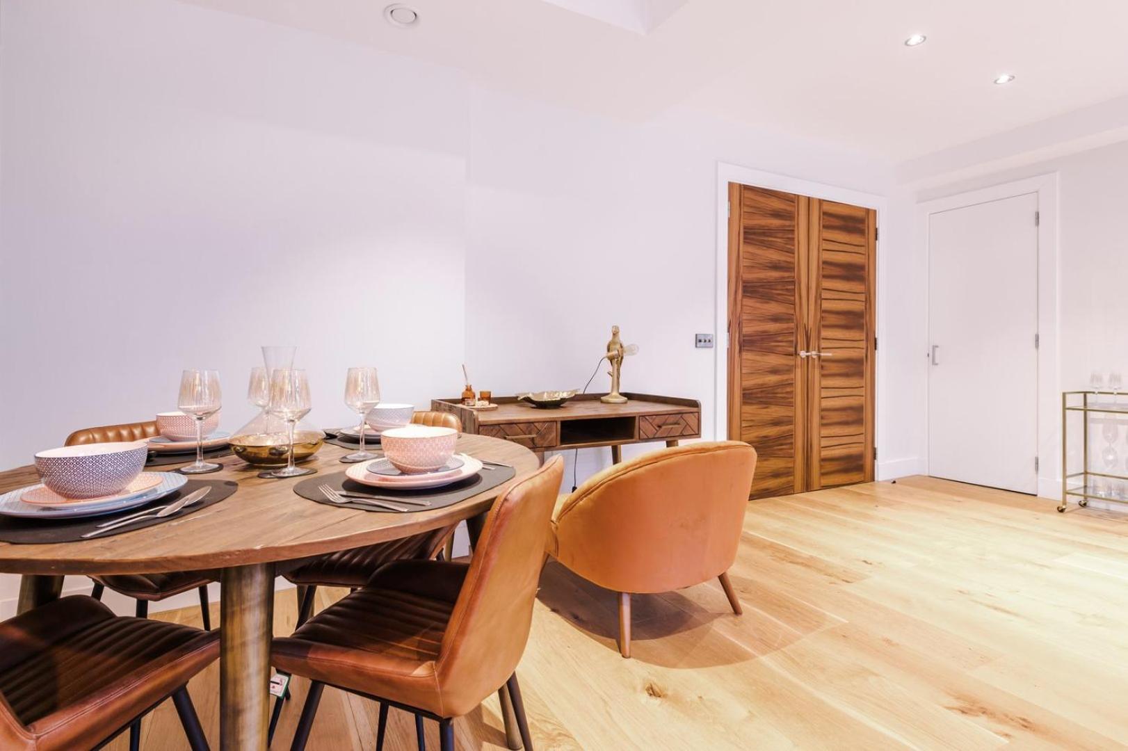 Wifi | 2bedrooms | 10min Away To Major Attractions Apartment *