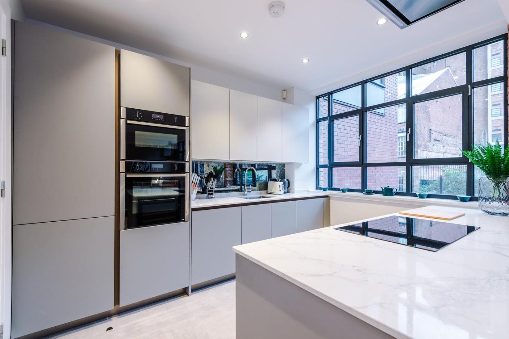 Wifi | 2bedrooms | 10min Away To Major Attractions Apartment *