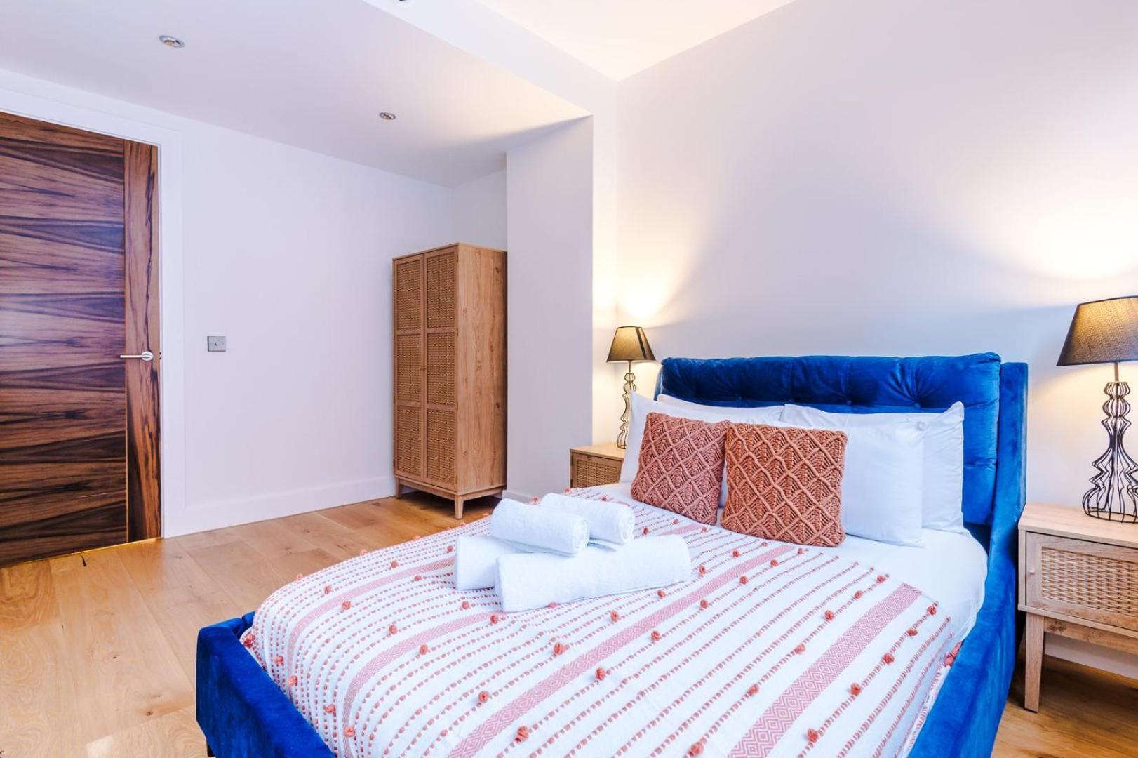 Apartment Wifi | 2bedrooms | 10min Away To Major Attractions *