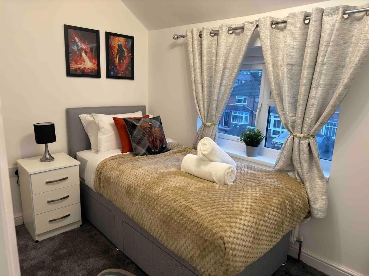 3-Bed Home Sleeps 8 Ideal For Large Groups Holiday home