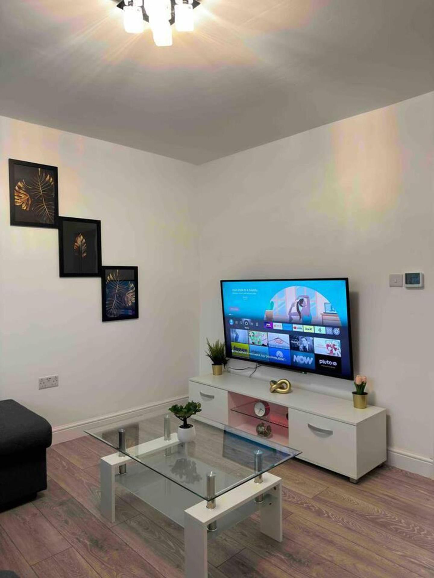 3-Bed Home Sleeps 8 Ideal For Large Groups * Birmingham