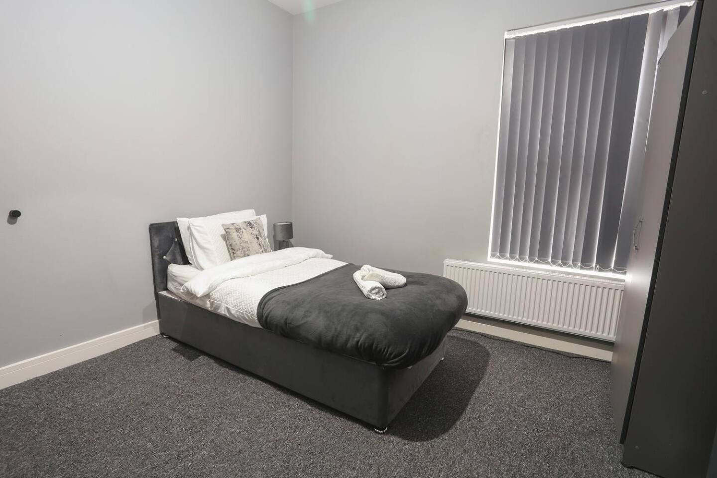 Apartment 2 Bedroom Near Airport - Nec - Centre *