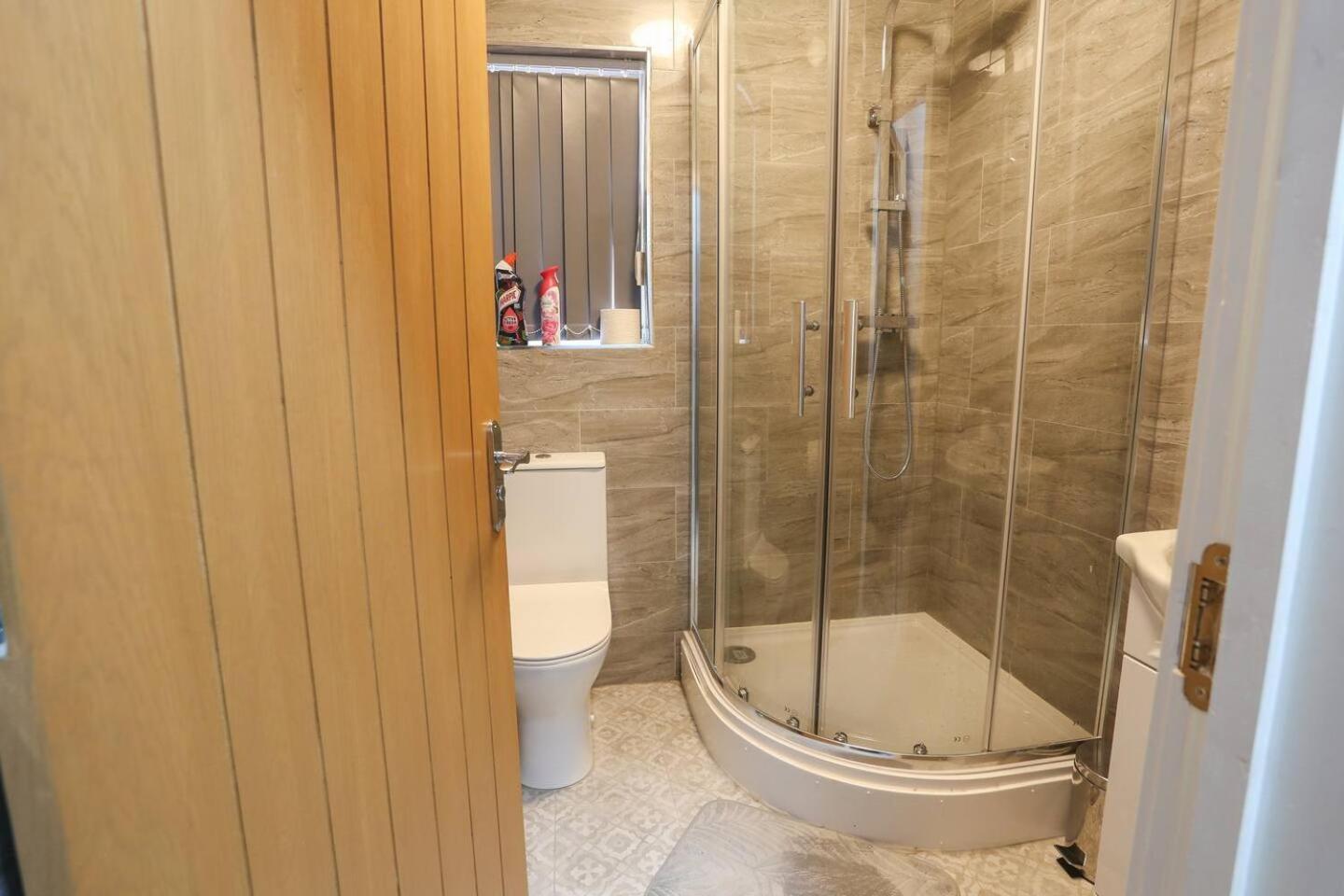 2 Bedroom Near Airport - Nec - Centre Apartment *