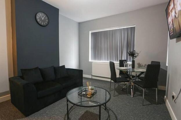 2 Bedroom Near Airport - Nec - Centre Apartment