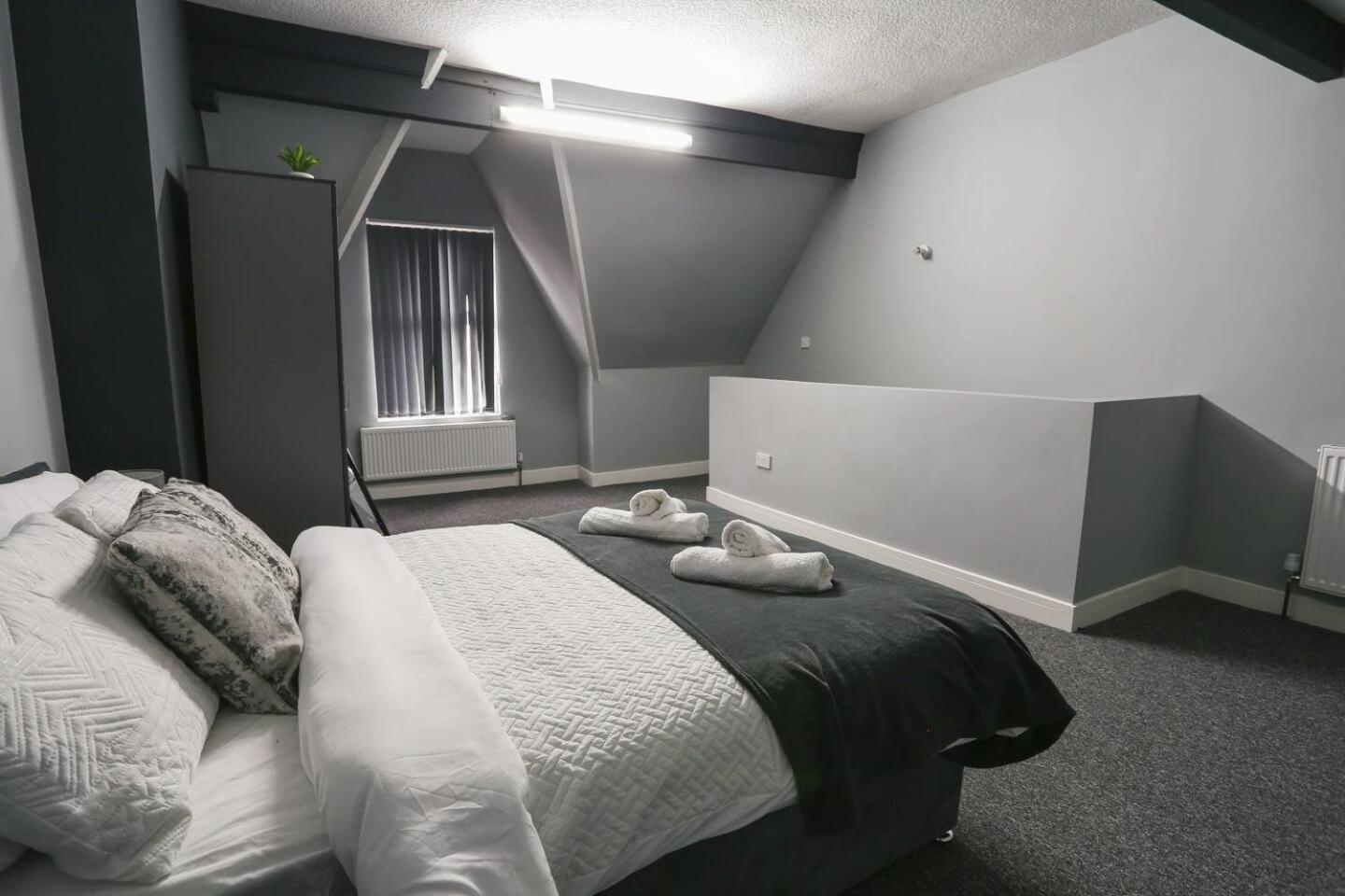 2 Bedroom Near Airport - Nec - Centre Apartment *