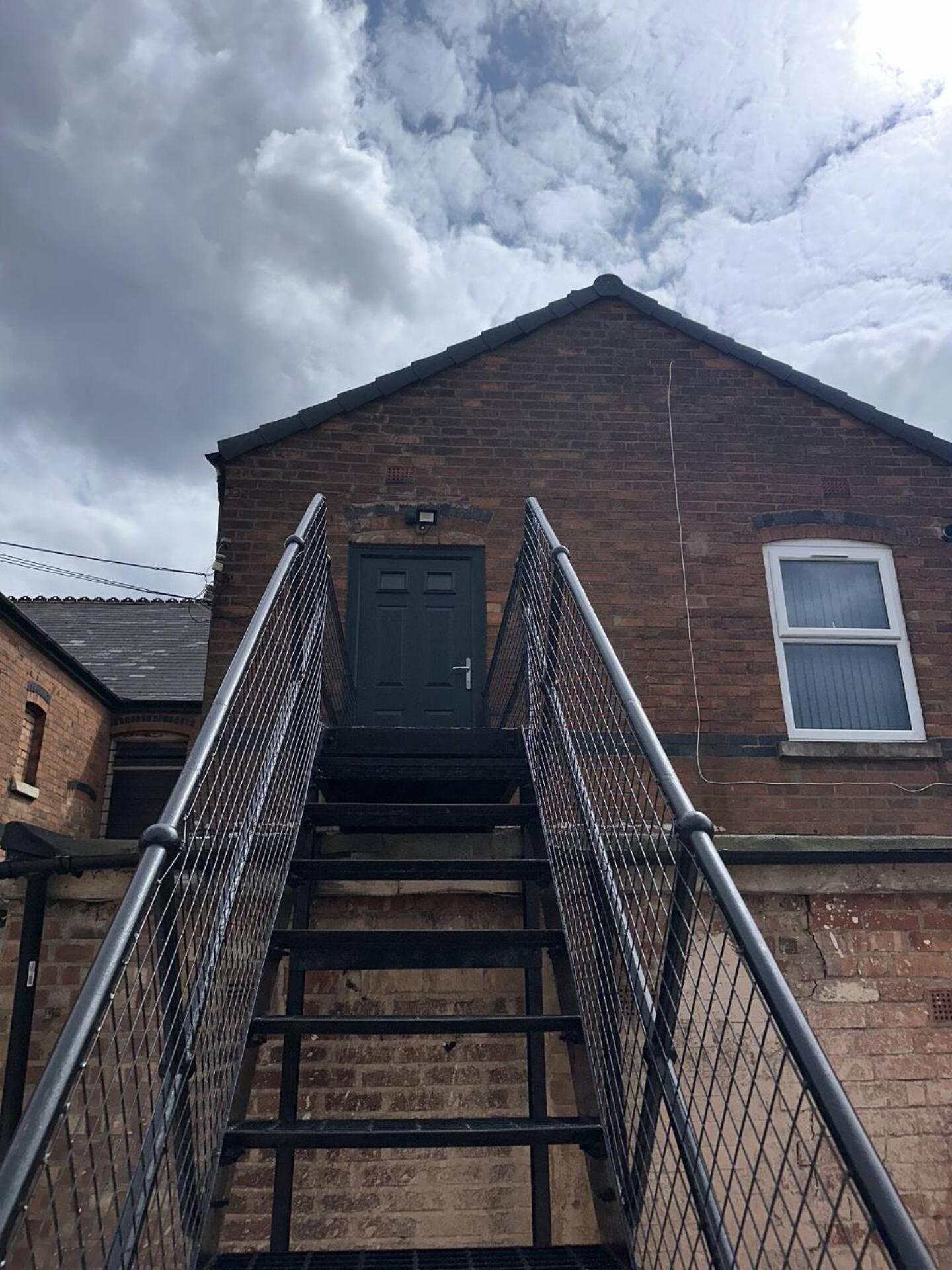 2 Bedroom Near Airport - Nec - Centre