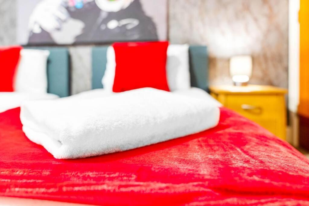 Apartment Cozy 2 Bed Arcadian Centre By Azura Nights