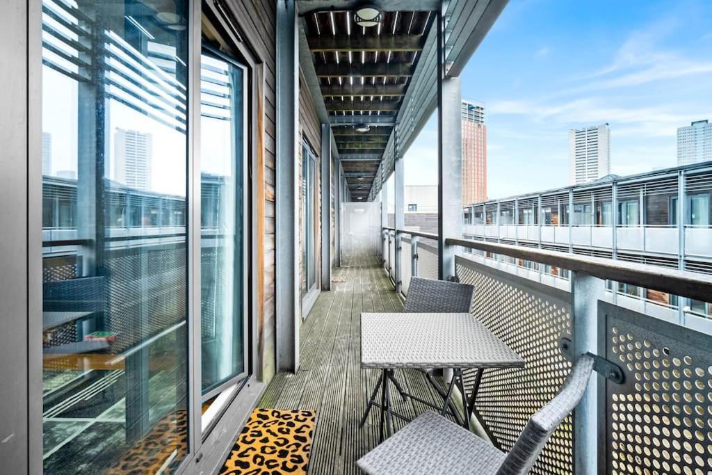 Apartment Cozy 2 Bed Arcadian Centre By Azura Nights *