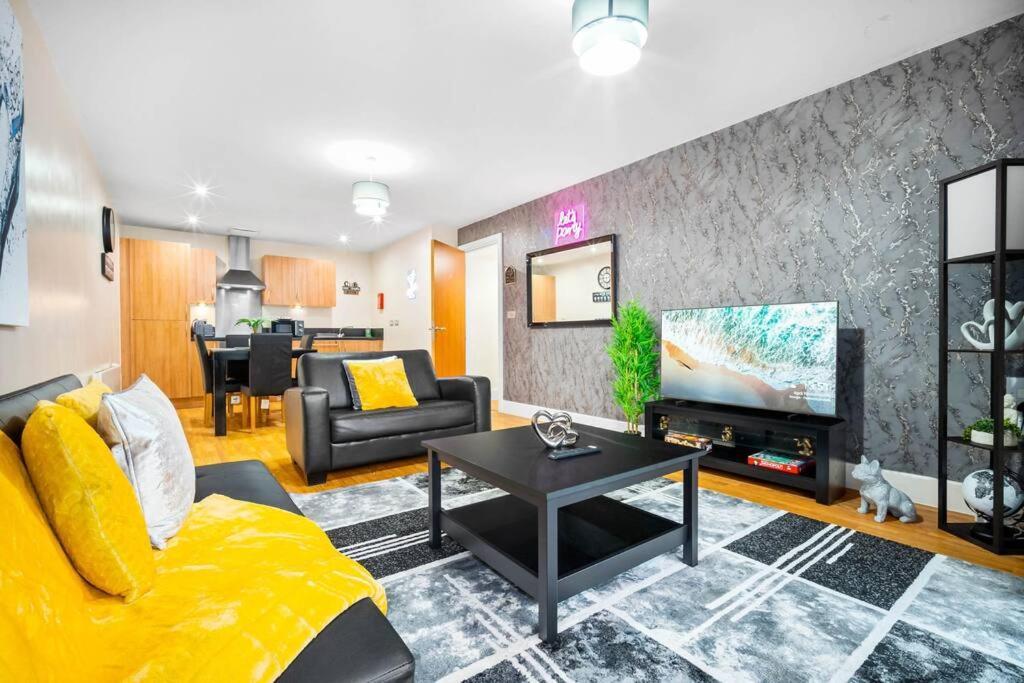 Apartment Cozy 2 Bed Arcadian Centre By Azura Nights *