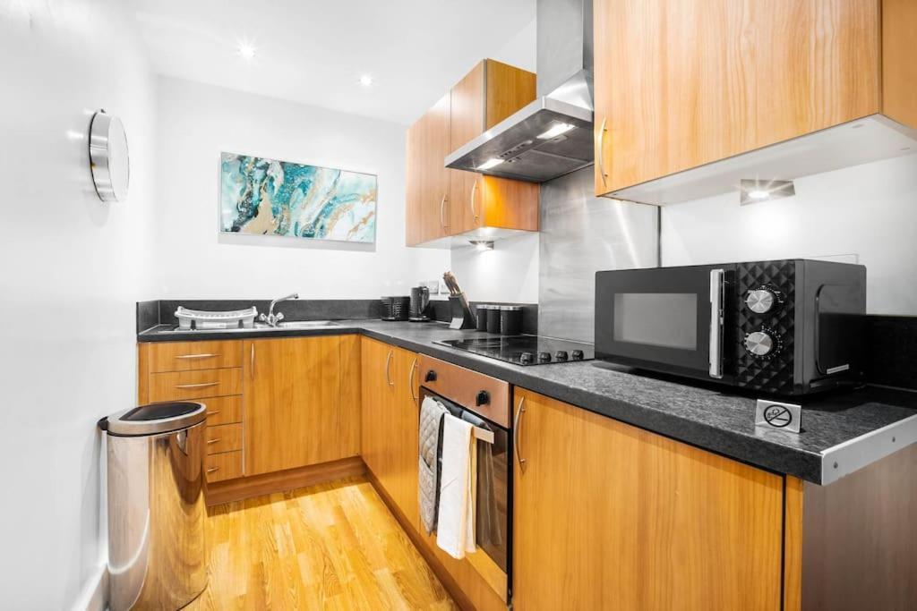 Apartment Funky Arcadian Centre By Azura Nights