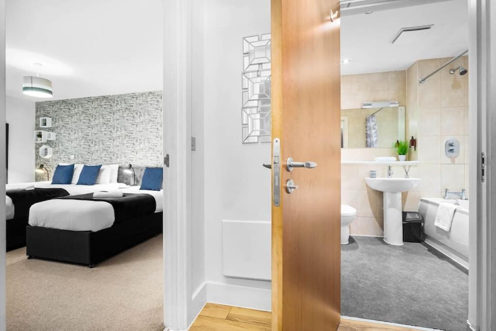Apartment Funky Arcadian Centre By Azura Nights