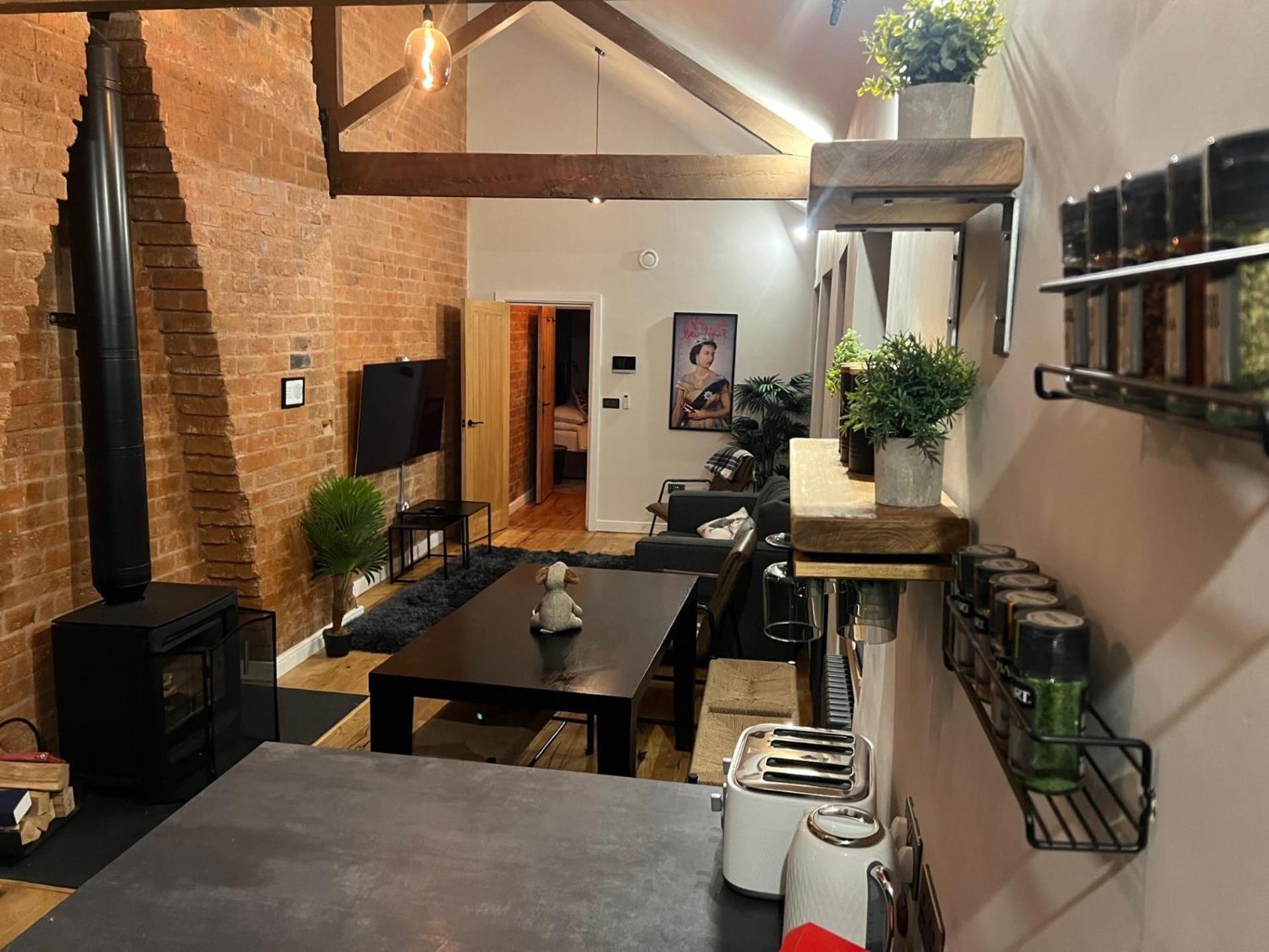 Holiday home Vip 3br Grade2 Luxurious Industrial House With Wood Fire, Electric Blinds And Big Cast Iron Windows In The Heart Of The Jq Birmingham