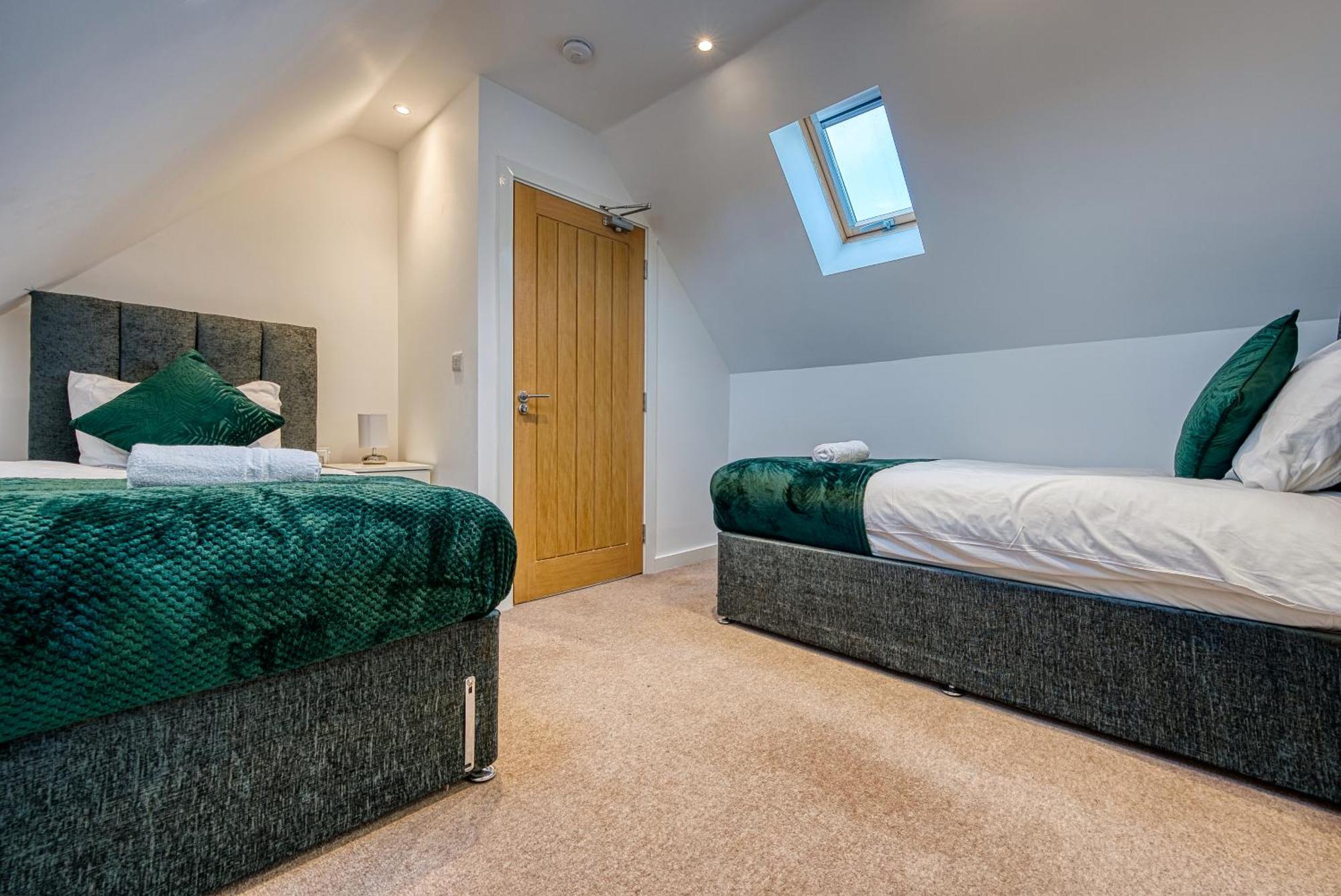 Large 5 Bed House Near Nec, Bhx Airport, Hs2, Private Parking *