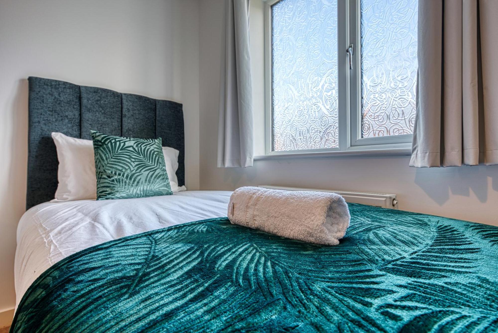 Large 5 Bed House Near Nec, Bhx Airport, Hs2, Private Parking * Birmingham
