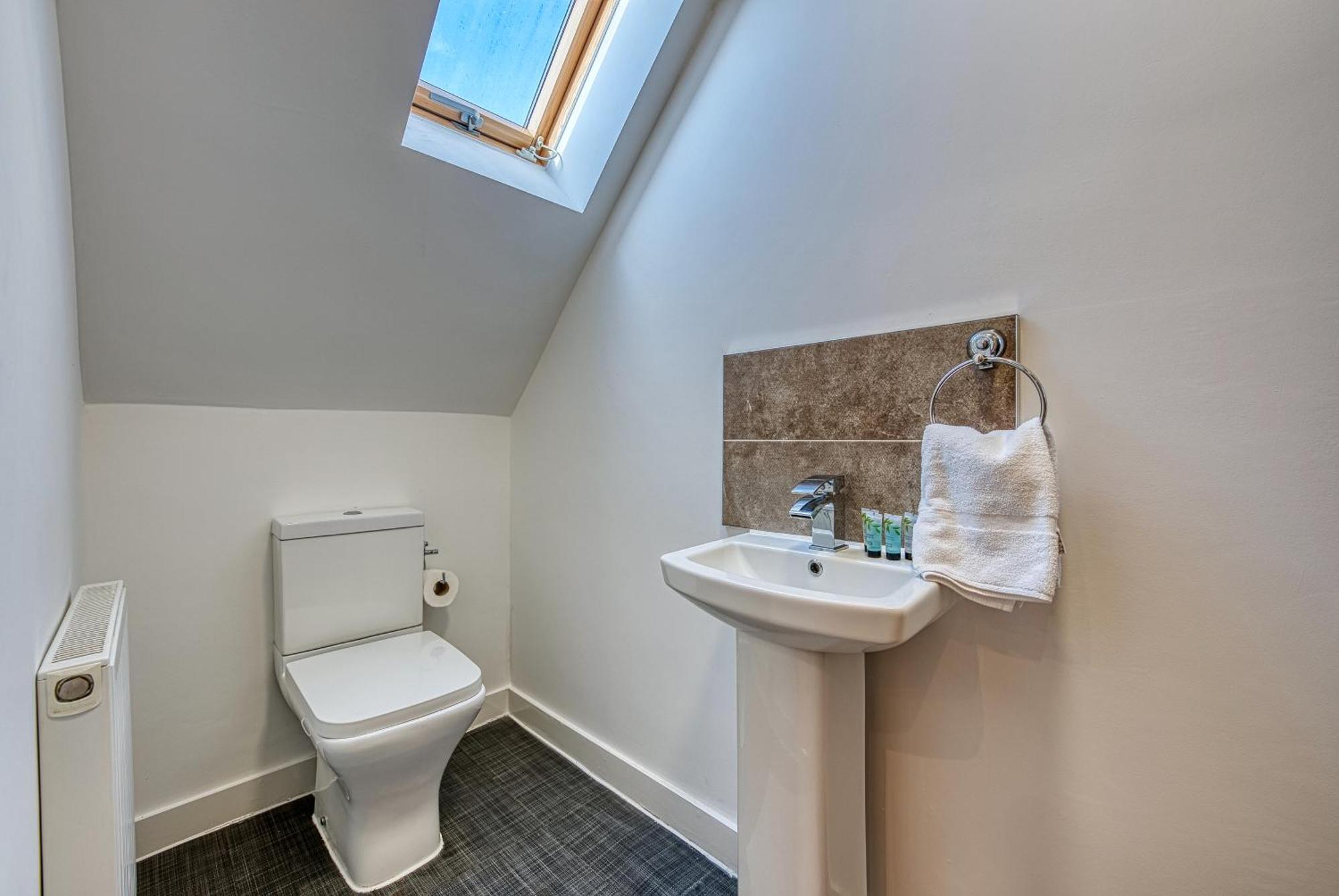 Large 5 Bed House Near Nec, Bhx Airport, Hs2, Private Parking Holiday home *