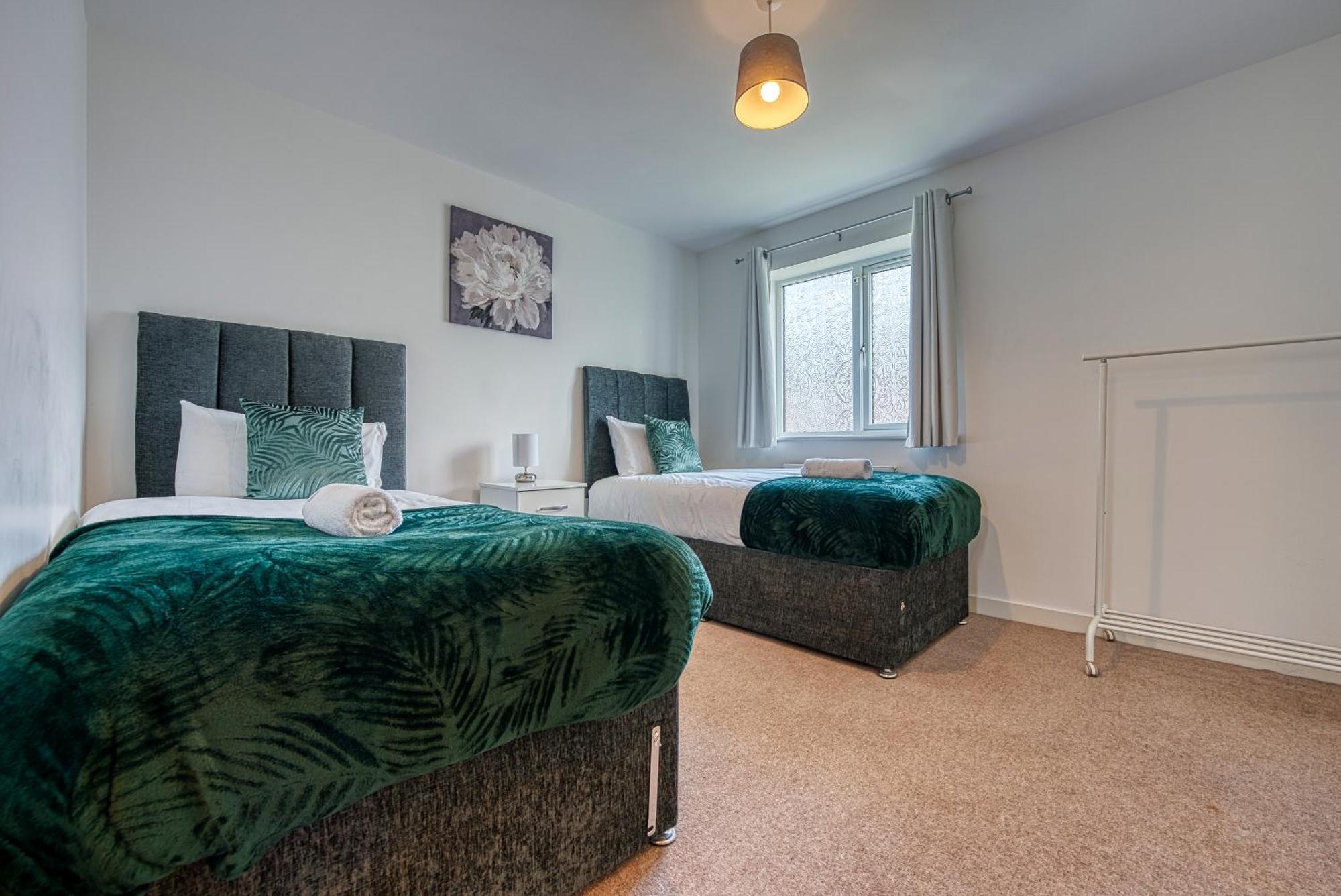 Holiday home Large 5 Bed House Near Nec, Bhx Airport, Hs2, Private Parking