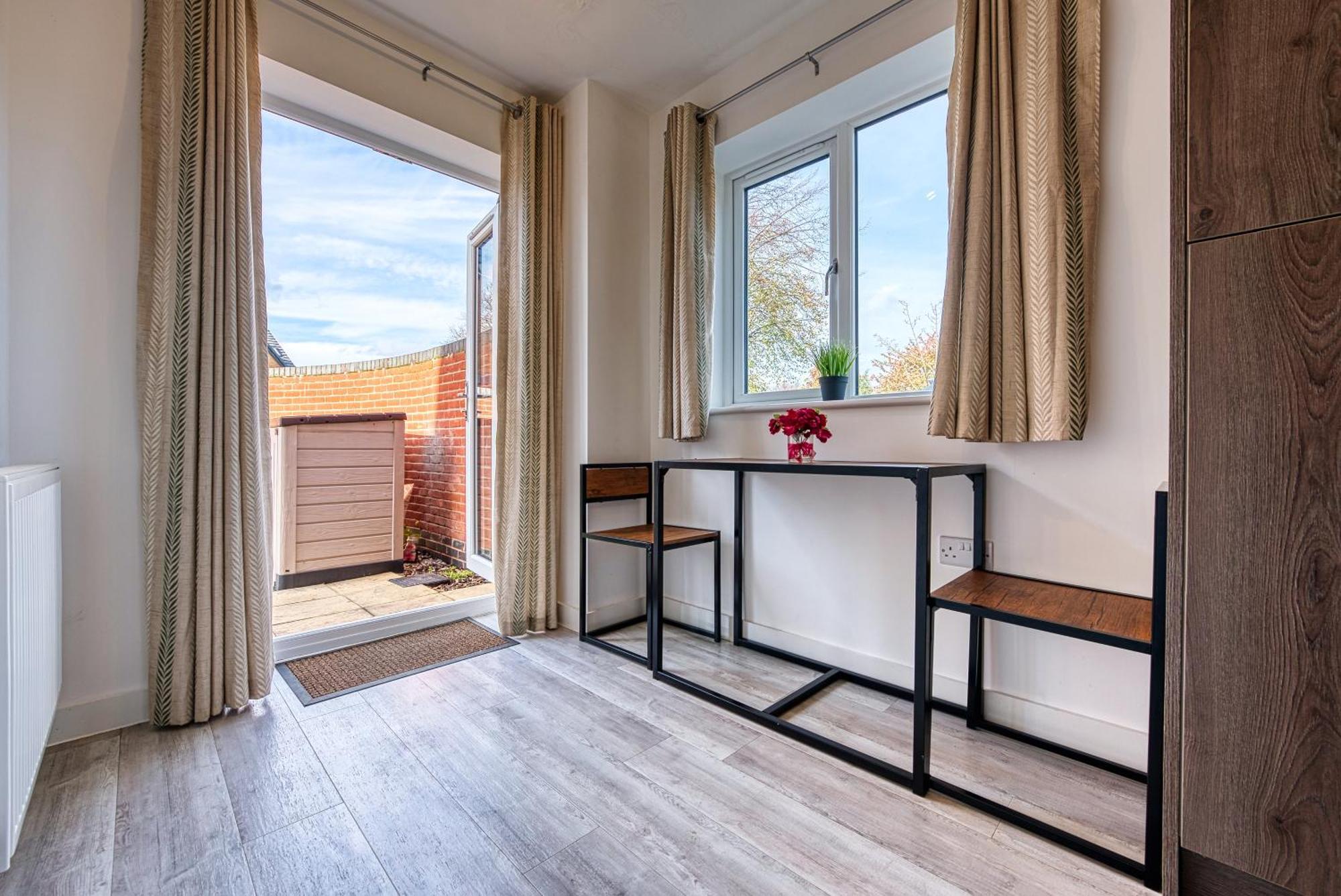 Holiday home Large 5 Bed House Near Nec, Bhx Airport, Hs2, Private Parking *