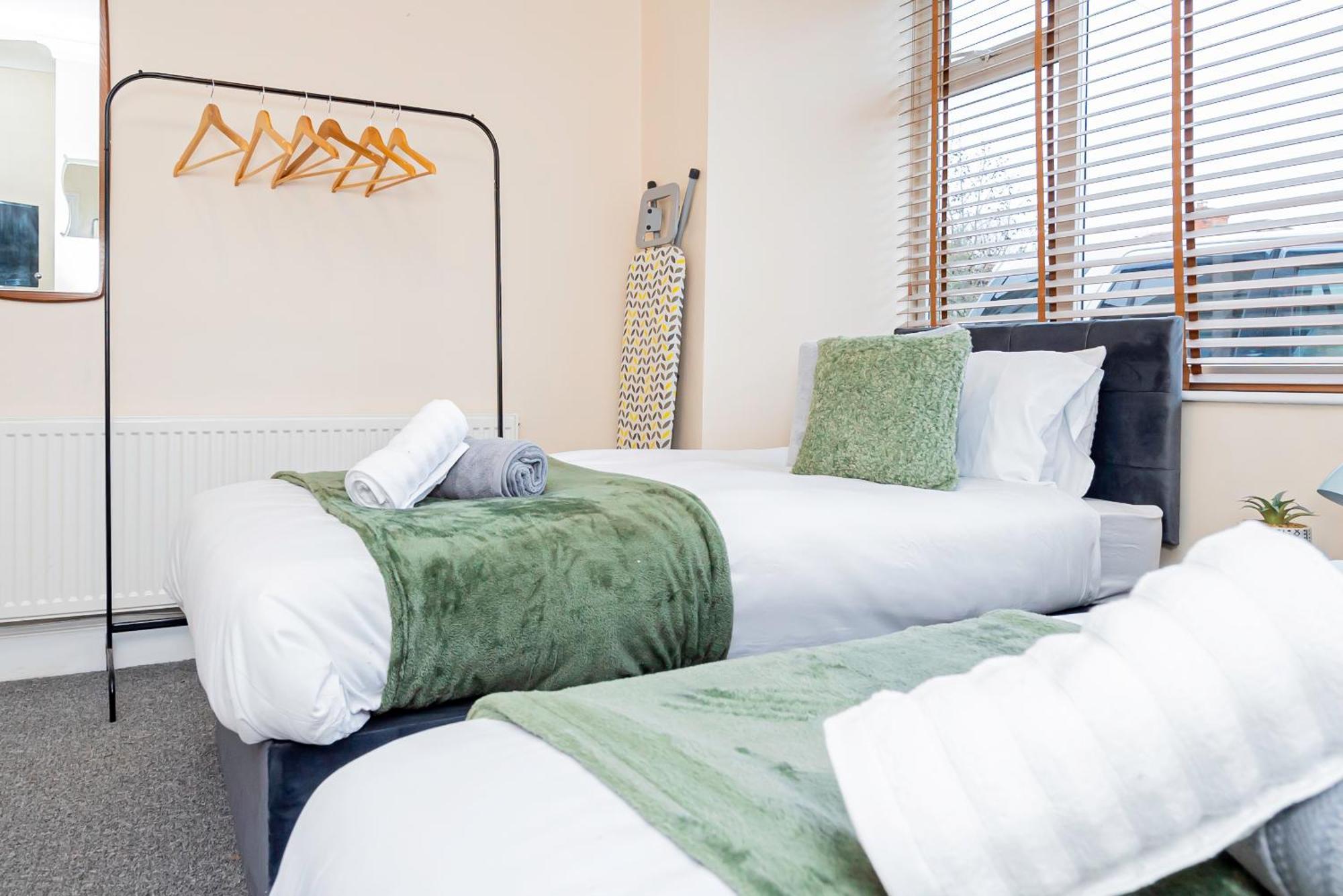 Families, Contractors, Business, Nec, Bhx, Airport *