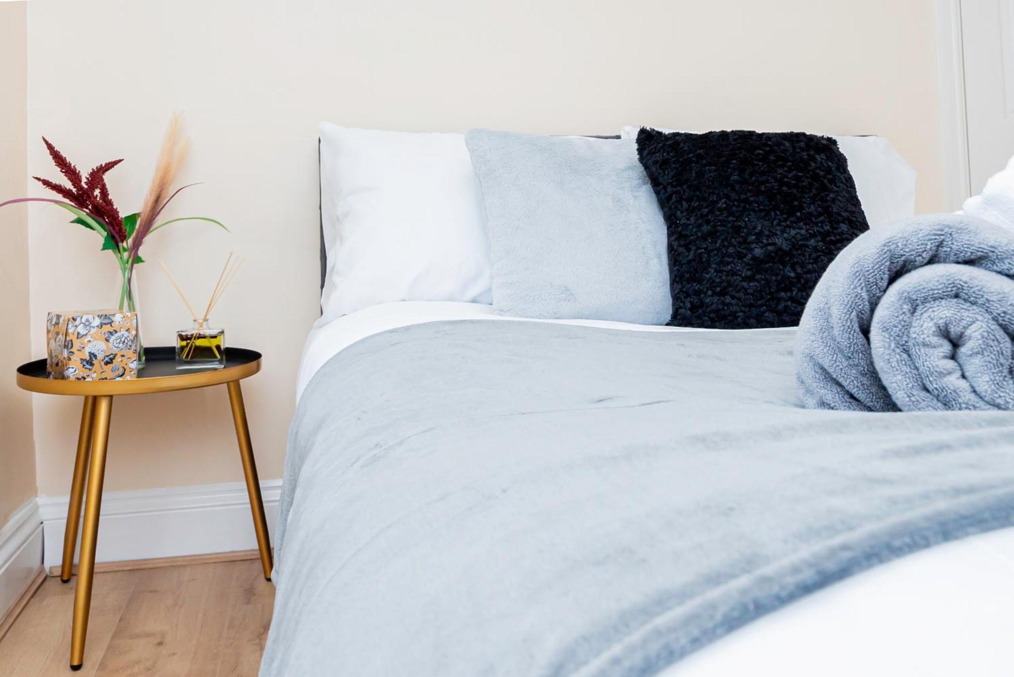Families, Contractors, Business, Nec, Bhx, Airport Apartment Birmingham