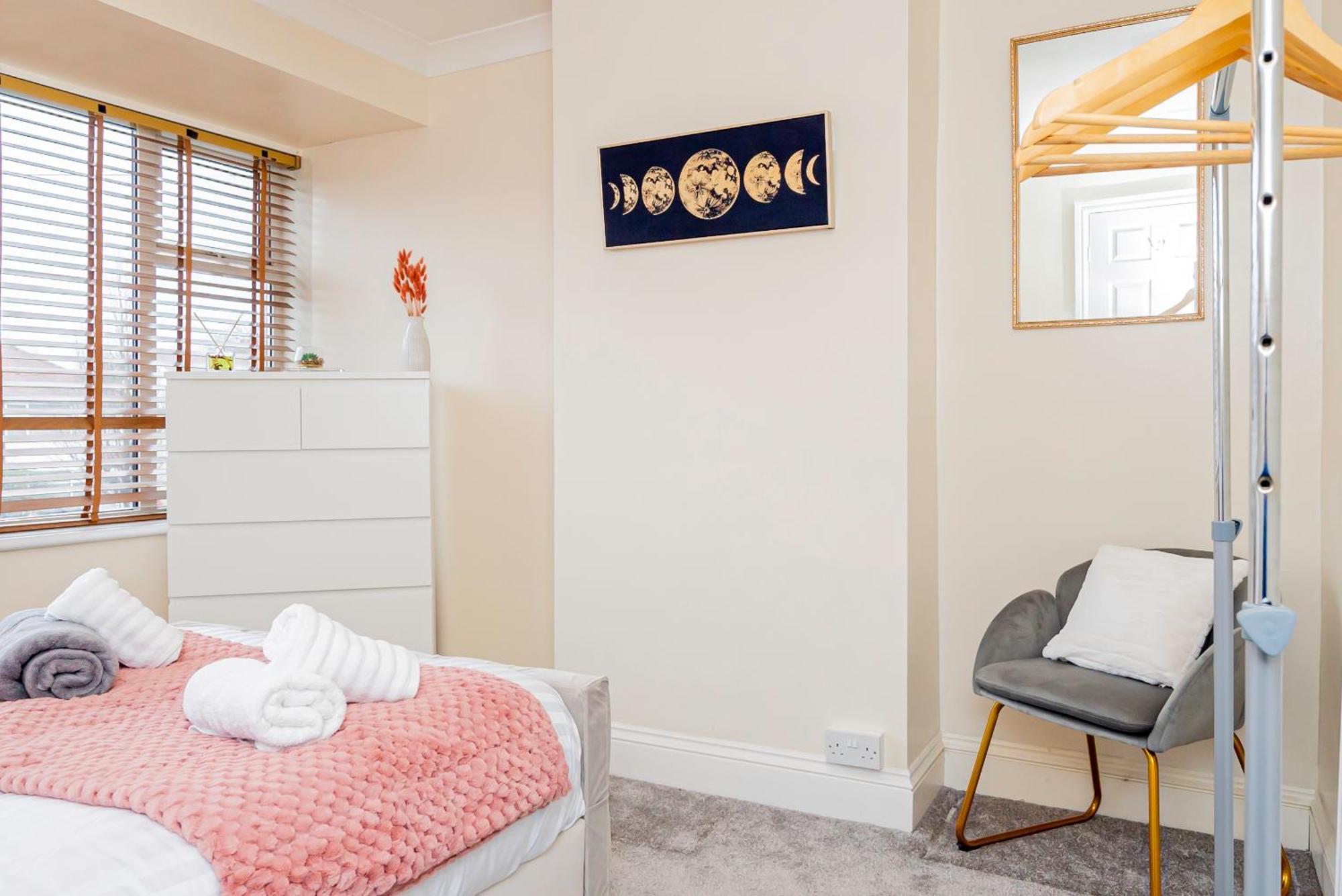 Families, Contractors, Business, Nec, Bhx, Airport Apartment Birmingham