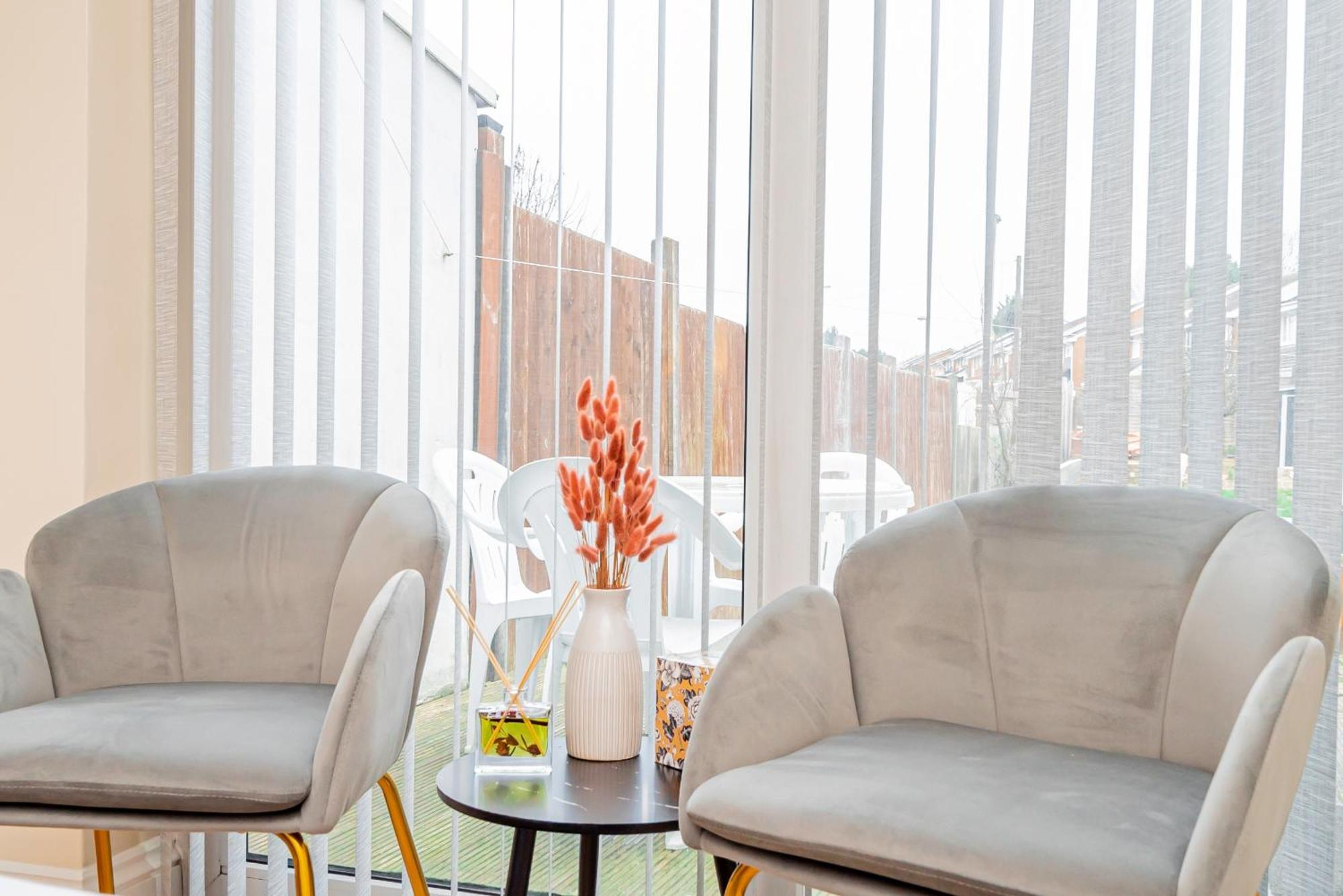 Families, Contractors, Business, Nec, Bhx, Airport Apartment *