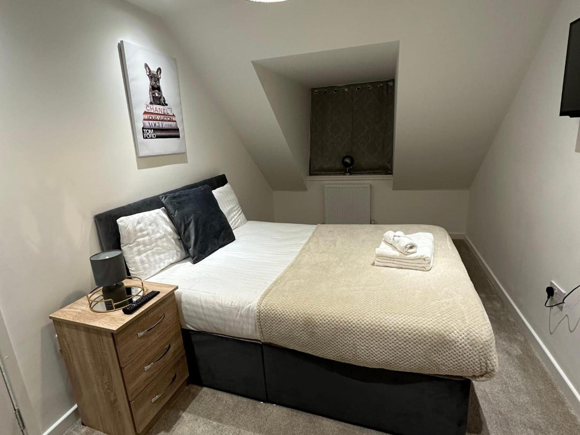 Holiday home House 6 Large Private Bedrooms With 7 Beds, Close To Nec, Jlr, Centre *