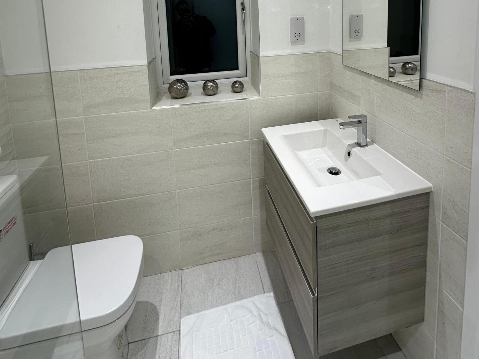 House 6 Large Private Bedrooms With 7 Beds, Close To Nec, Jlr, Centre Holiday home Birmingham