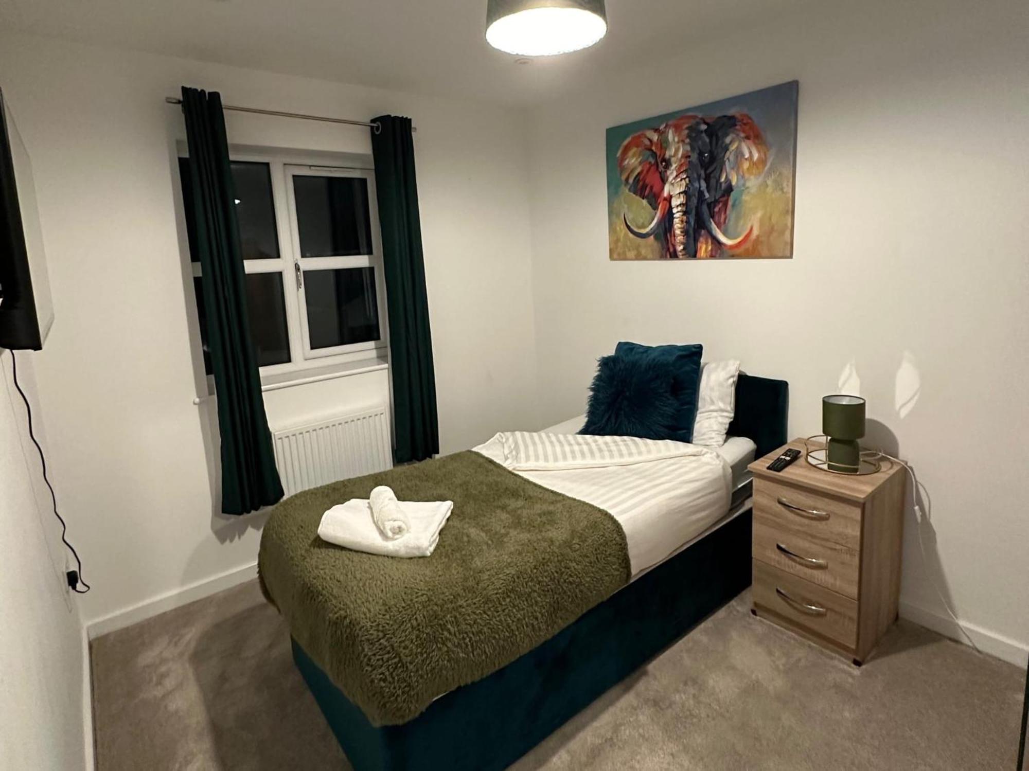 Holiday home House 6 Large Private Bedrooms With 7 Beds, Close To Nec, Jlr, Centre *