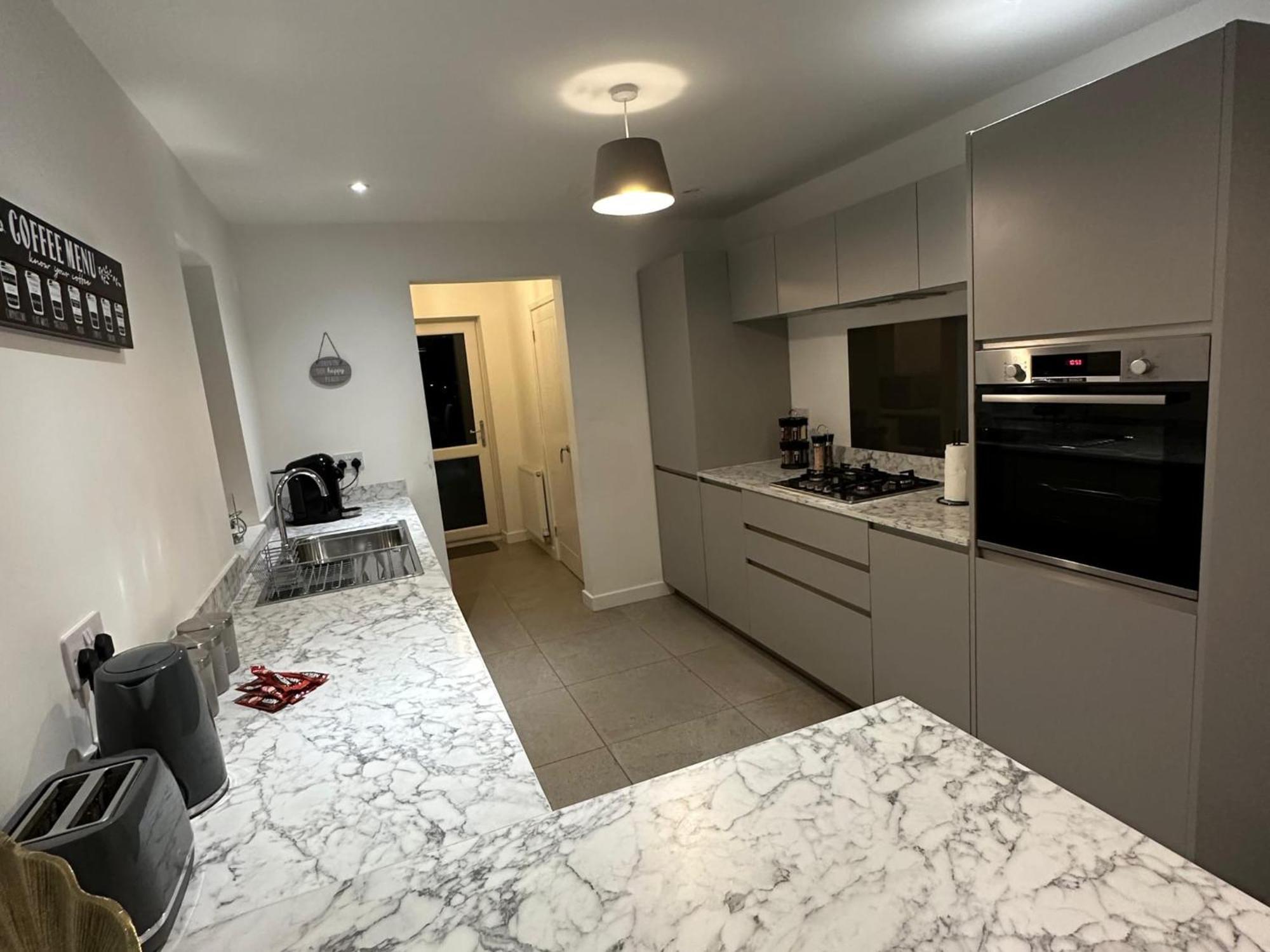 House 6 Large Private Bedrooms With 7 Beds, Close To Nec, Jlr, Centre *