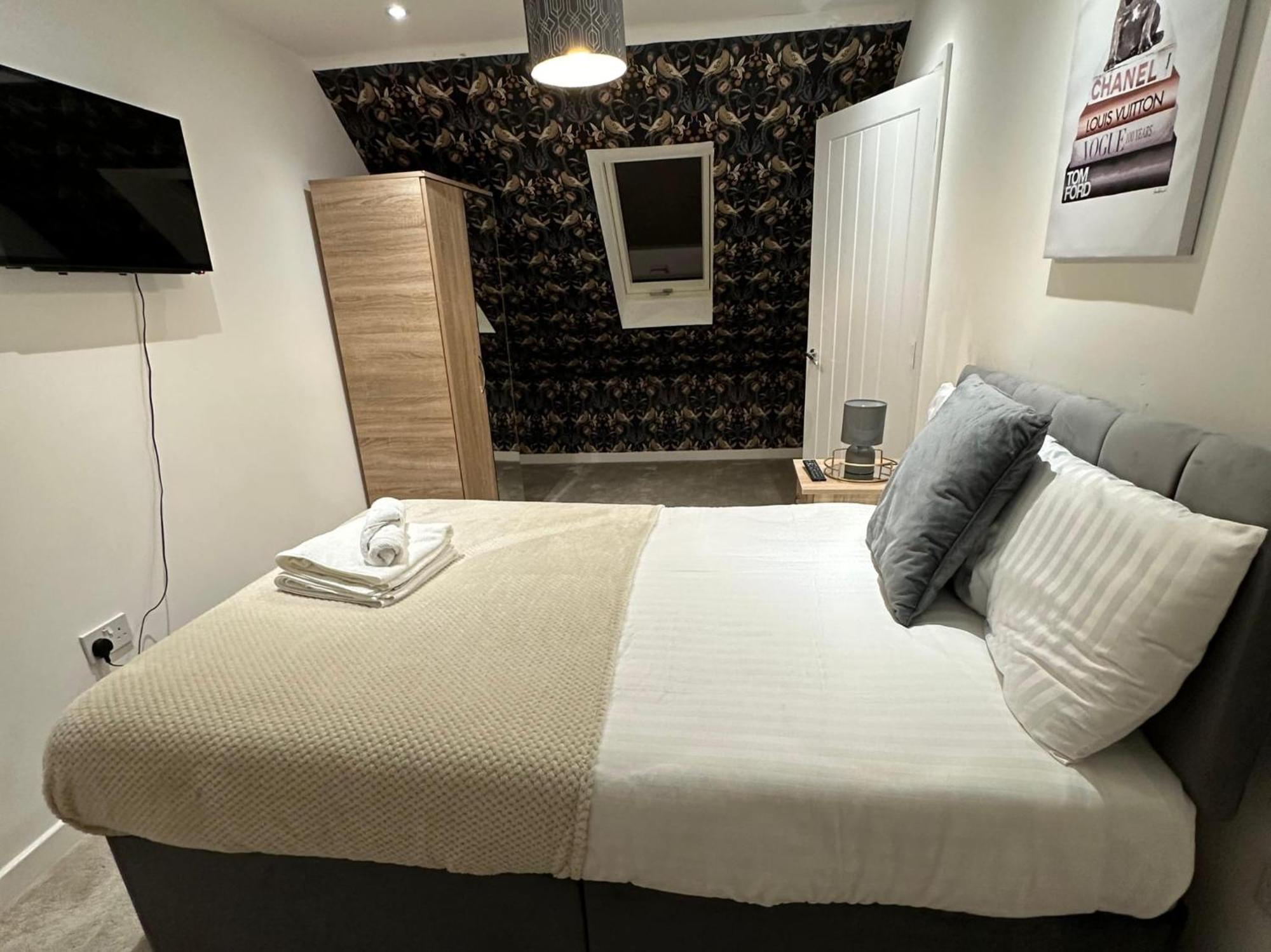 House 6 Large Private Bedrooms With 7 Beds, Close To Nec, Jlr, Centre Holiday home Birmingham