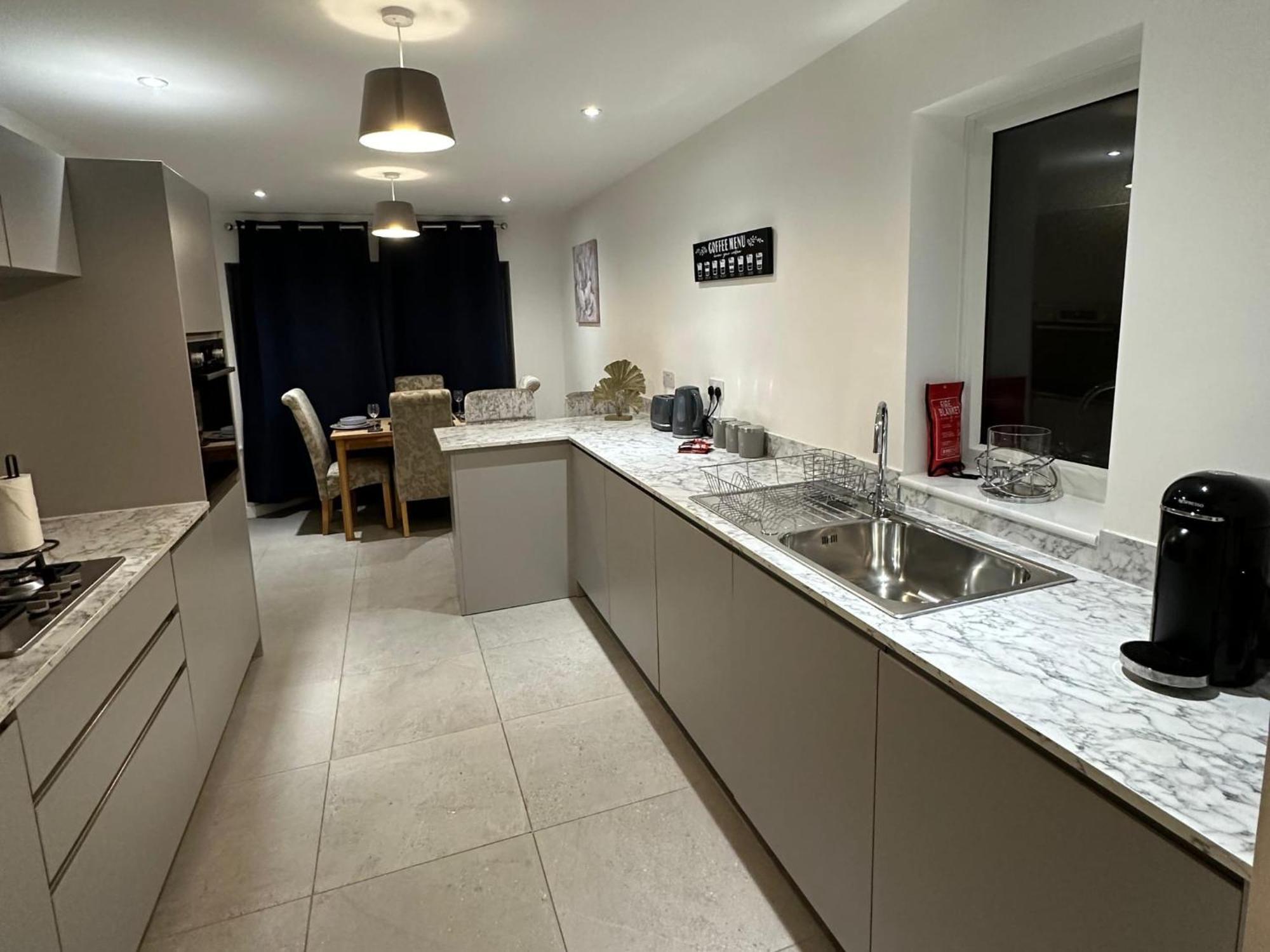 House 6 Large Private Bedrooms With 7 Beds, Close To Nec, Jlr, Centre * Birmingham