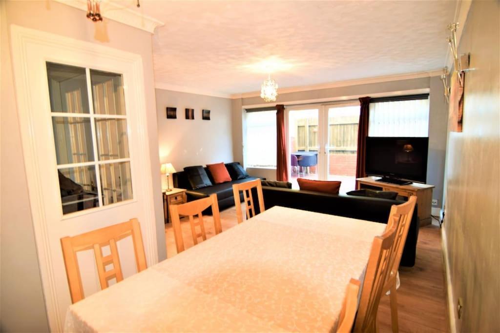 The Brum - Garden, Netflix, Bbq, 3 Tvs, Huge Lounge Or Quadruple Bedroom 2 Double Bedrooms * Birmingham