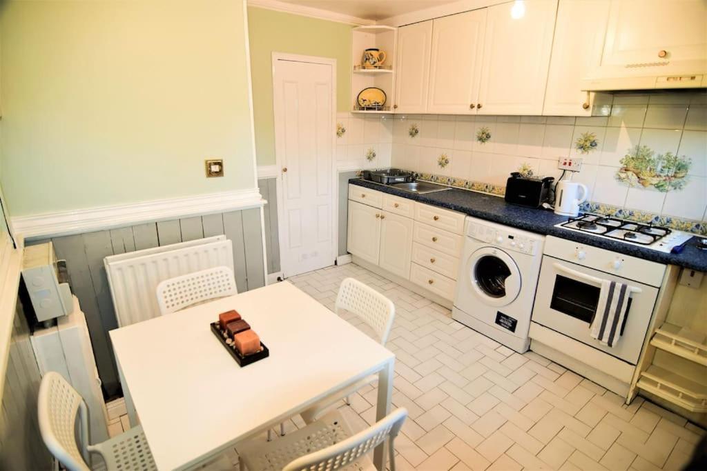 The Brum - Garden, Netflix, Bbq, 3 Tvs, Huge Lounge Or Quadruple Bedroom 2 Double Bedrooms *