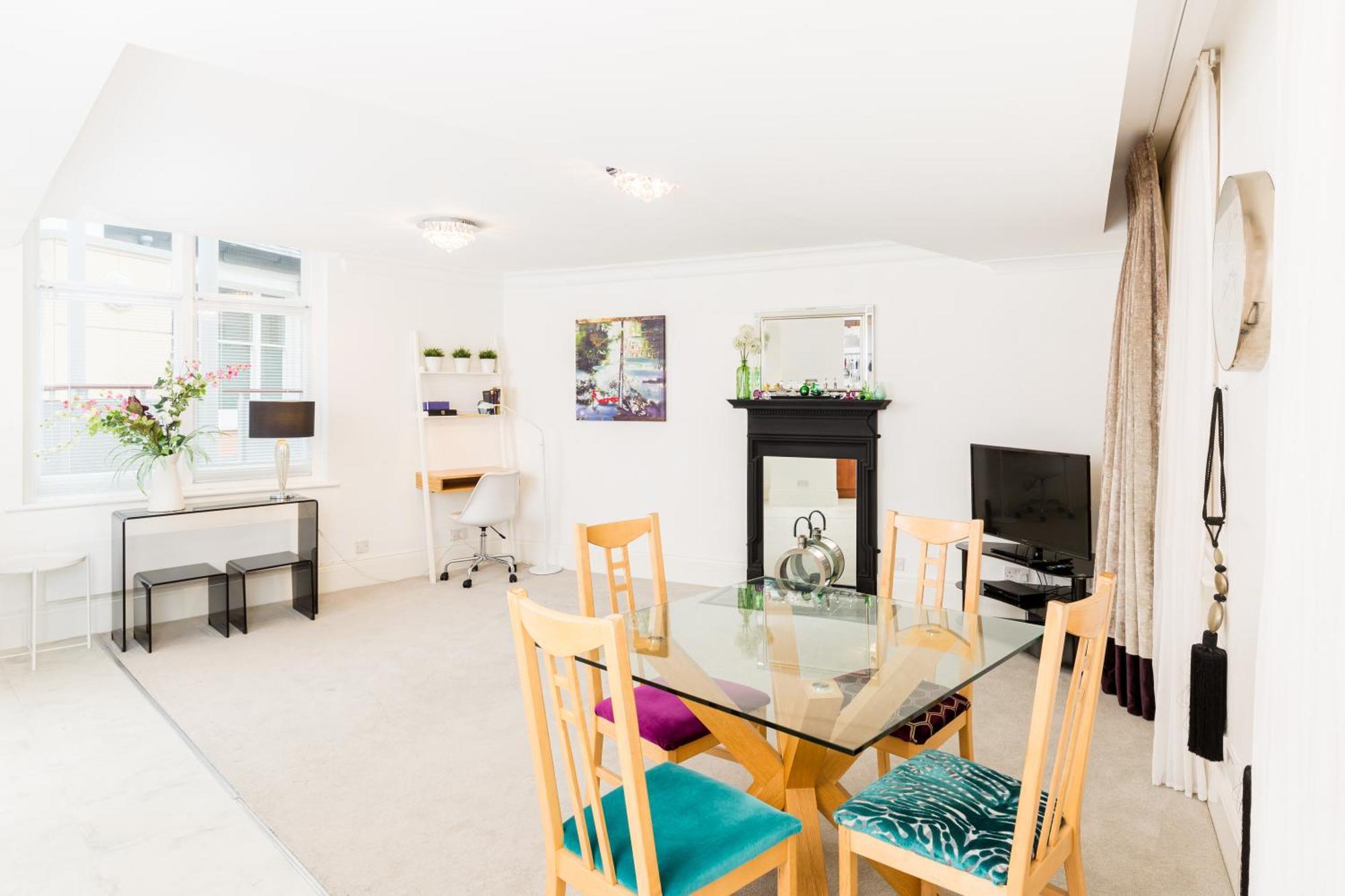 Centre - New Street Apartment *