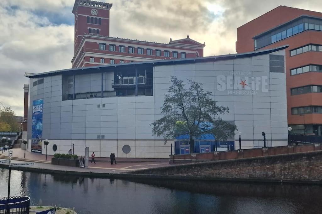 2 Bedroom Centre Apartment Birmingham