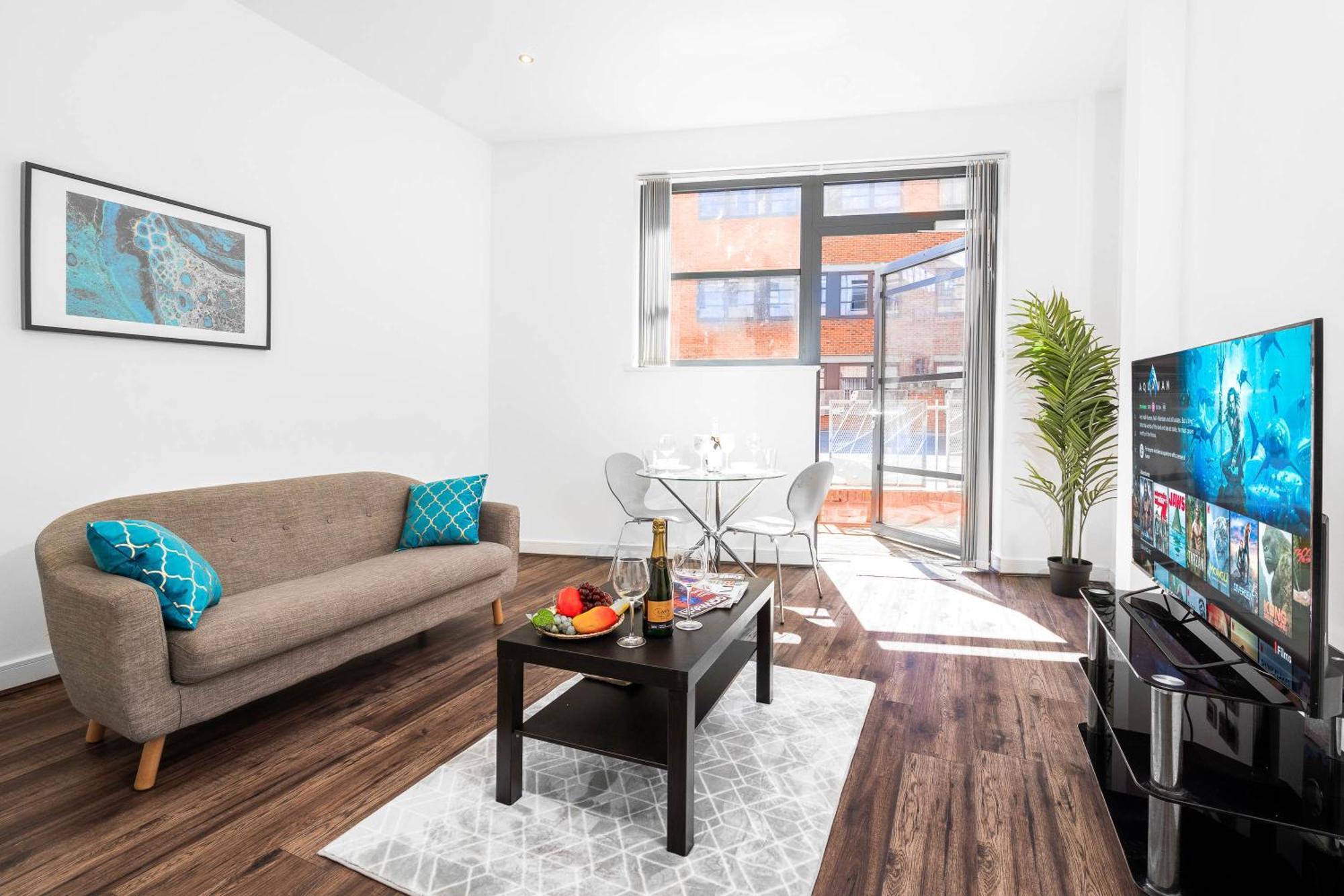 Apartment Centre - Cosy - Balcony - Free Netflix & Wifi 139k *