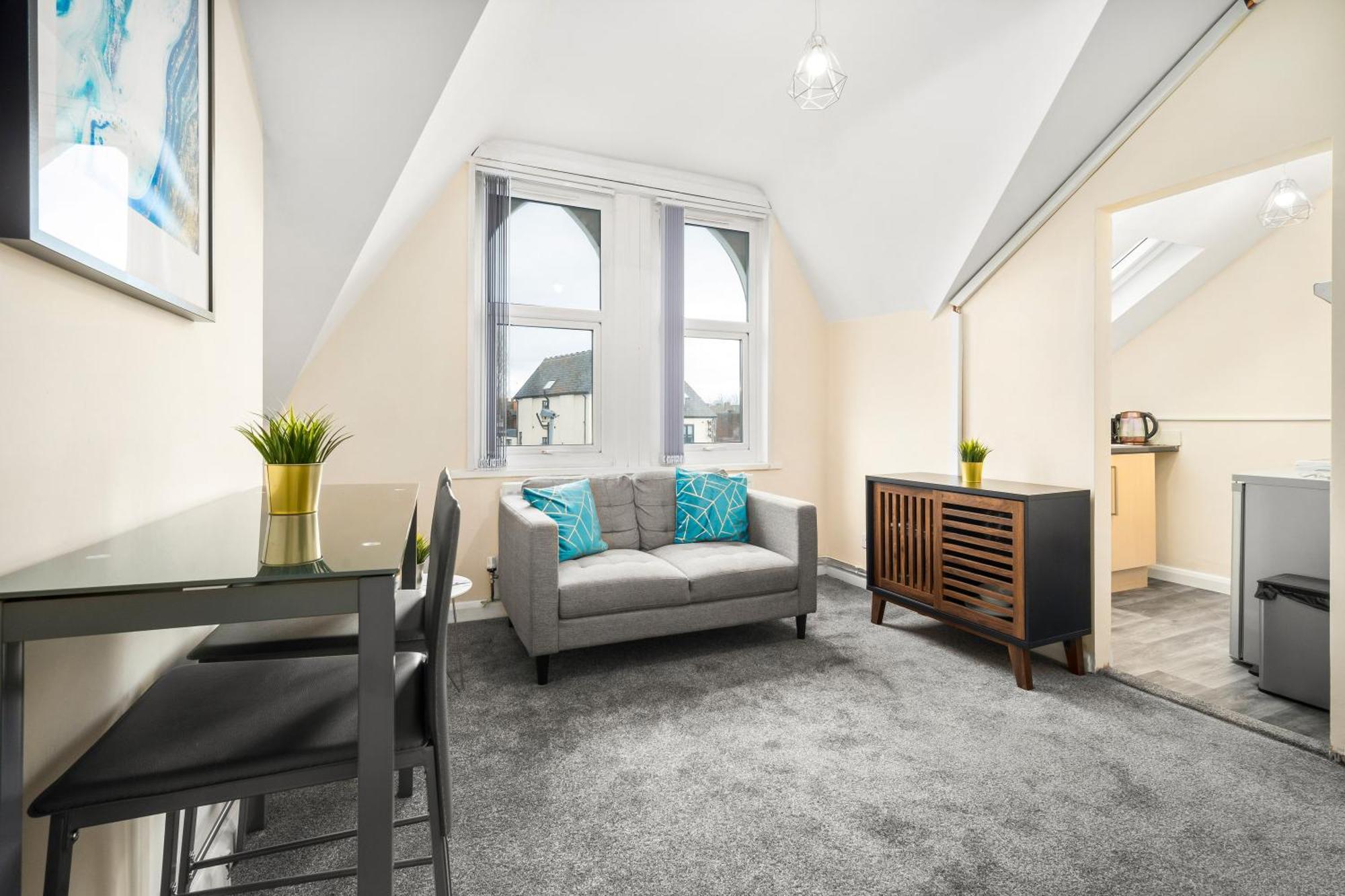 Apartment 1 Bed - West Bromwich - On Street Parking - Wbc