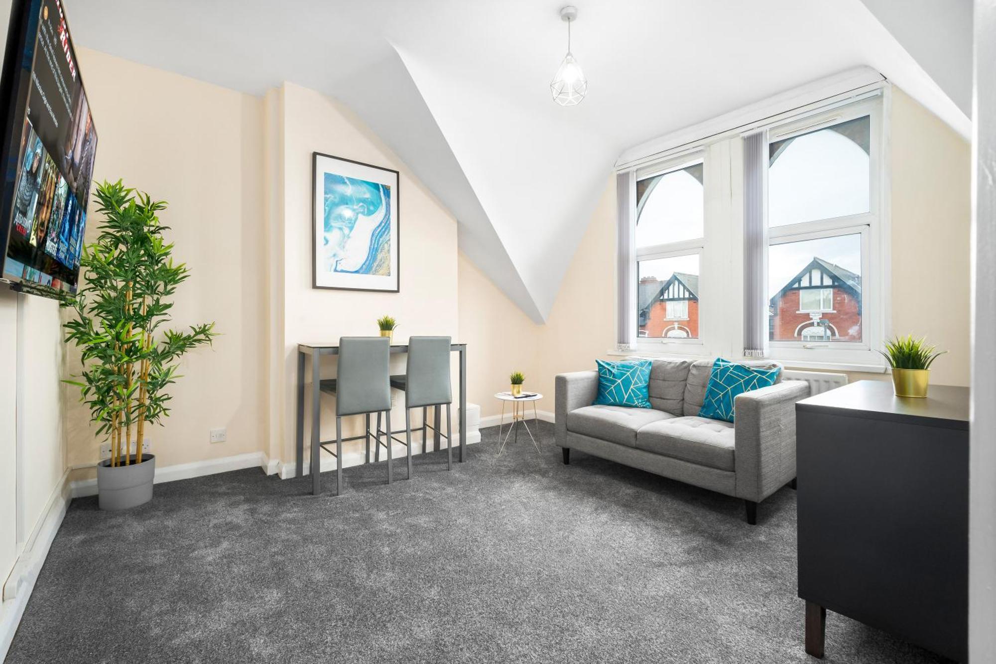 Apartment 1 Bed - West Bromwich - On Street Parking - Wbc