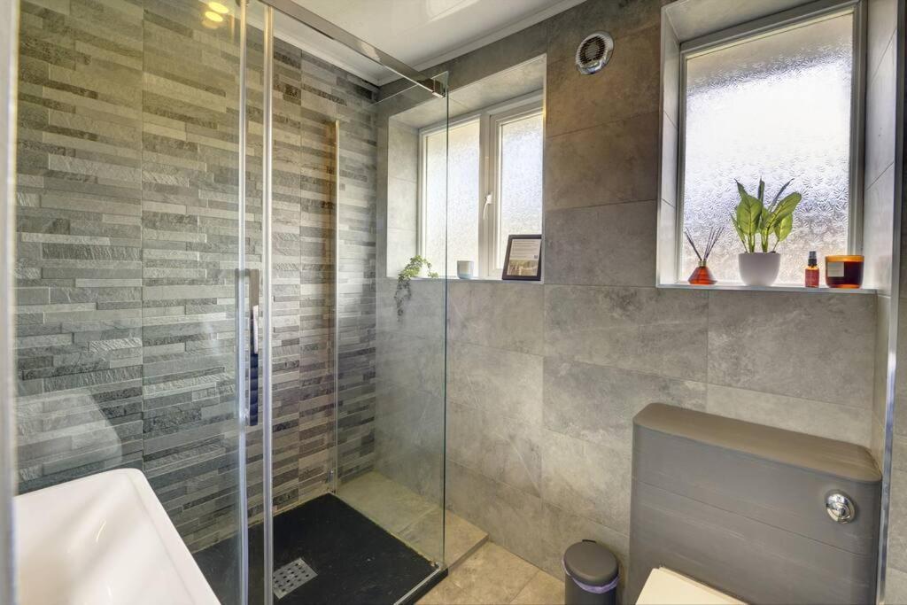 Retreat Close To The N.e.c. Airport World Holiday home *