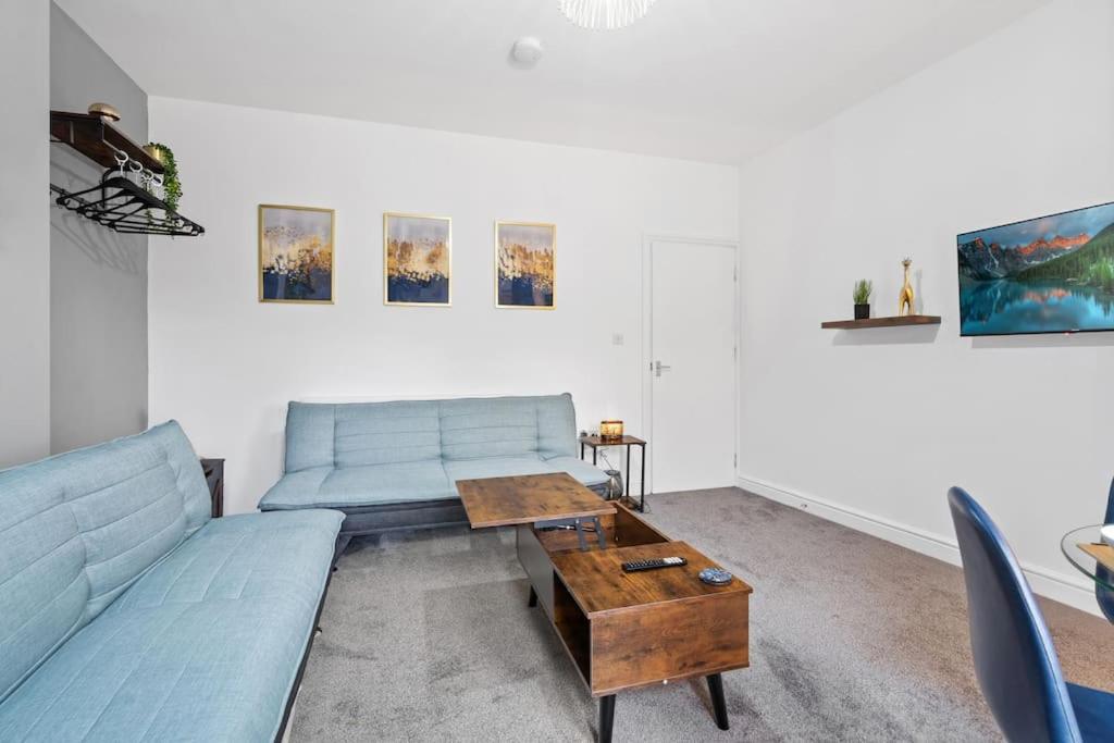 Apartment Amazing Family Apartment, Sleeps 6, Cot, Work Desk *