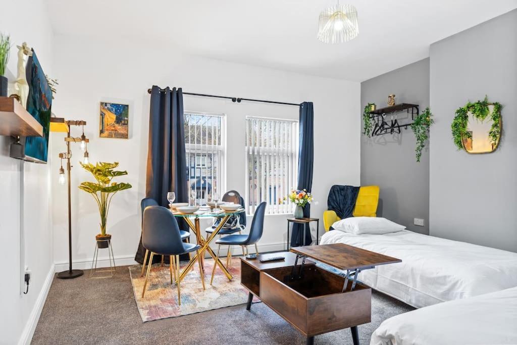 Apartment Amazing Family Apartment, Sleeps 6, Cot, Work Desk *