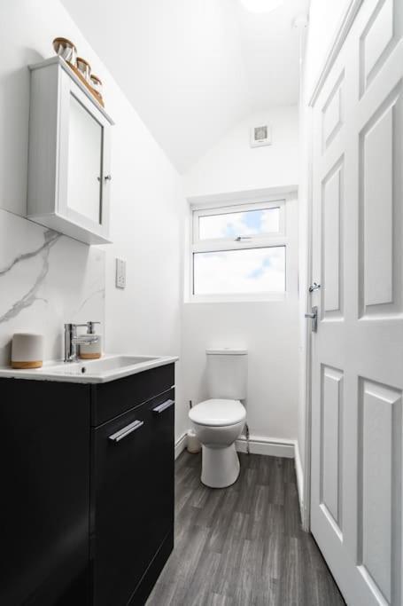 Apartment Amazing Family Apartment, Sleeps 6, Cot, Work Desk *