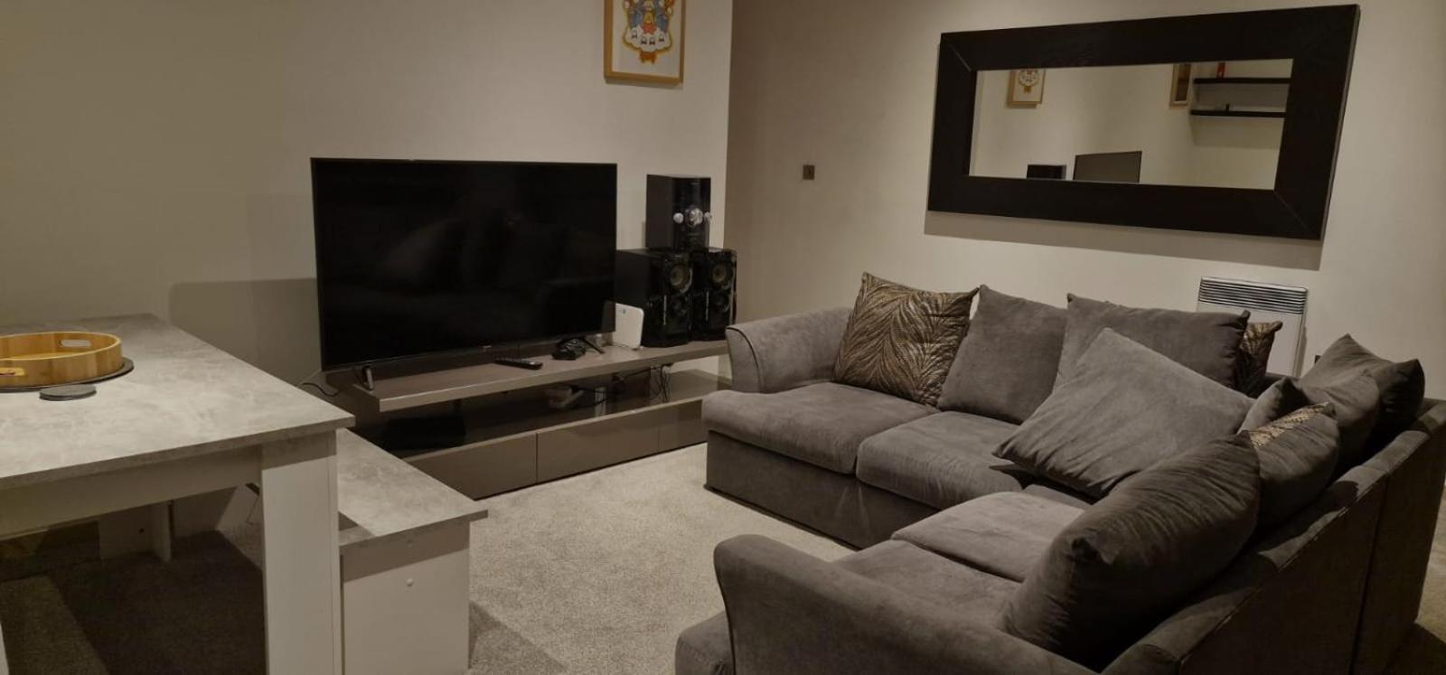 Spacious Floor 2 Bedroom In St Pauls Square Apartment Birmingham