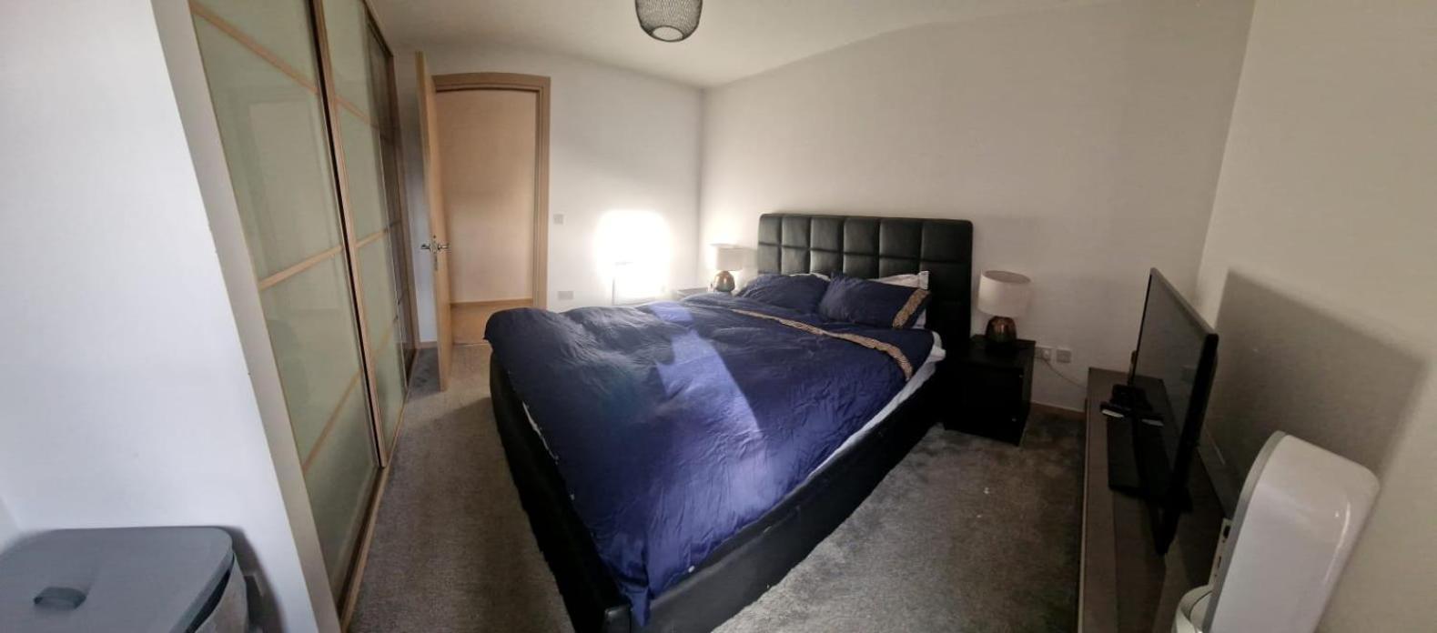 Spacious Floor 2 Bedroom In St Pauls Square *