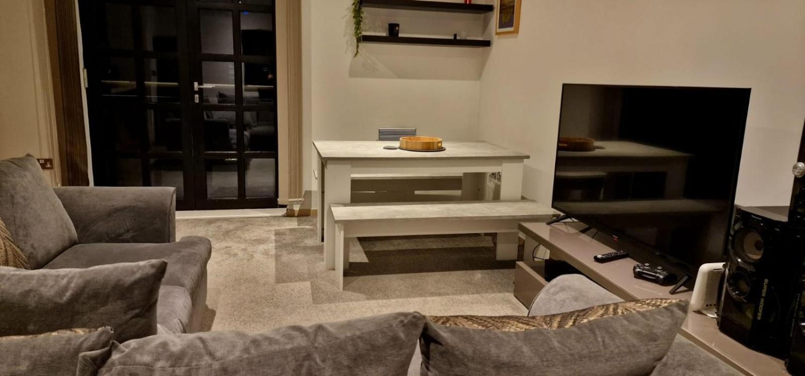 Spacious Floor 2 Bedroom In St Pauls Square