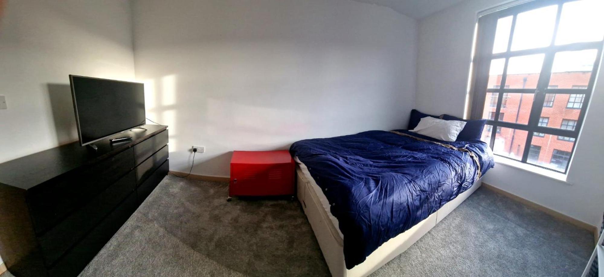 Spacious Floor 2 Bedroom In St Pauls Square Apartment *
