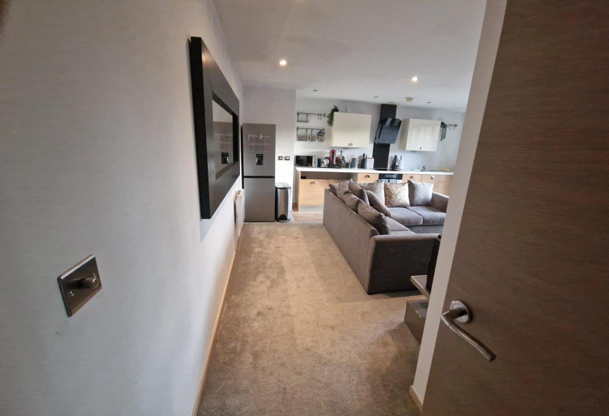 Spacious Floor 2 Bedroom In St Pauls Square Apartment *