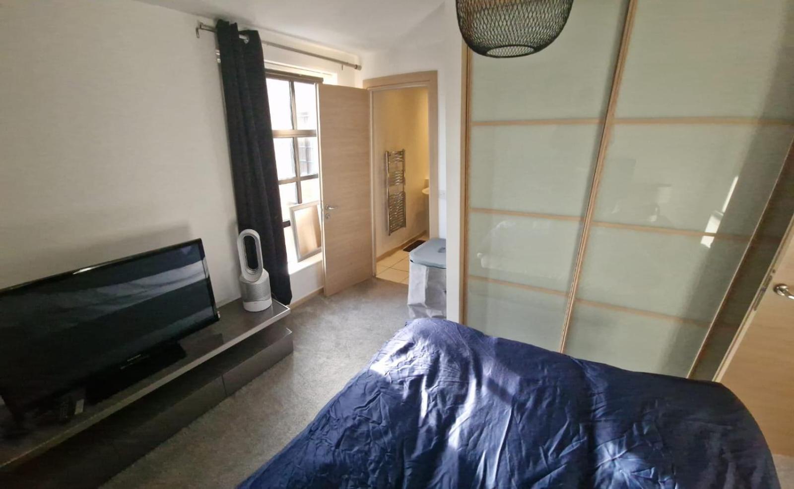 Spacious Floor 2 Bedroom In St Pauls Square Apartment