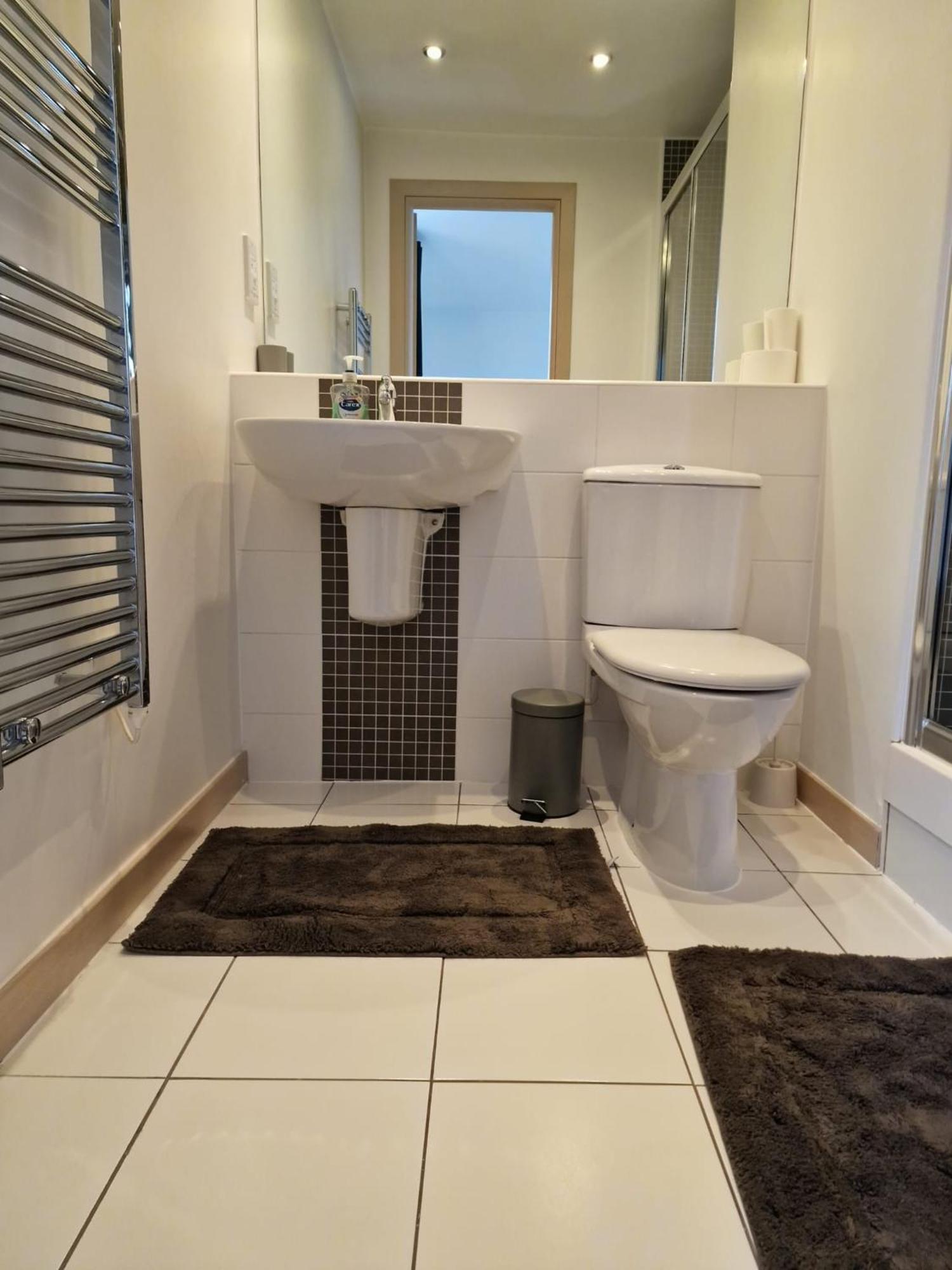 Spacious Floor 2 Bedroom In St Pauls Square Apartment